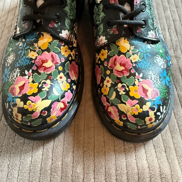 Dr. Martens Women's Floral Mash Up 1460 - Picture 2 of 7